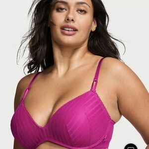 Victoria's Secret Fuchsia Lace Bra